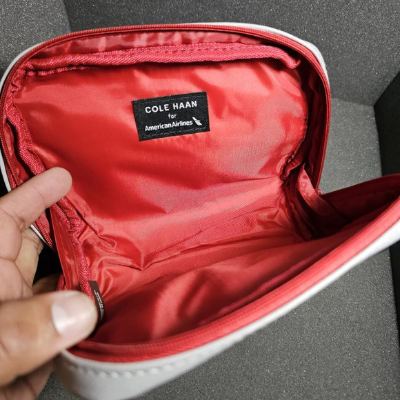 COLE HAAN AMERICAN AIRLINES ZERO GRAND Amenity Kit Cosmetic Travel Holder Zip se - Picture 2 of 7